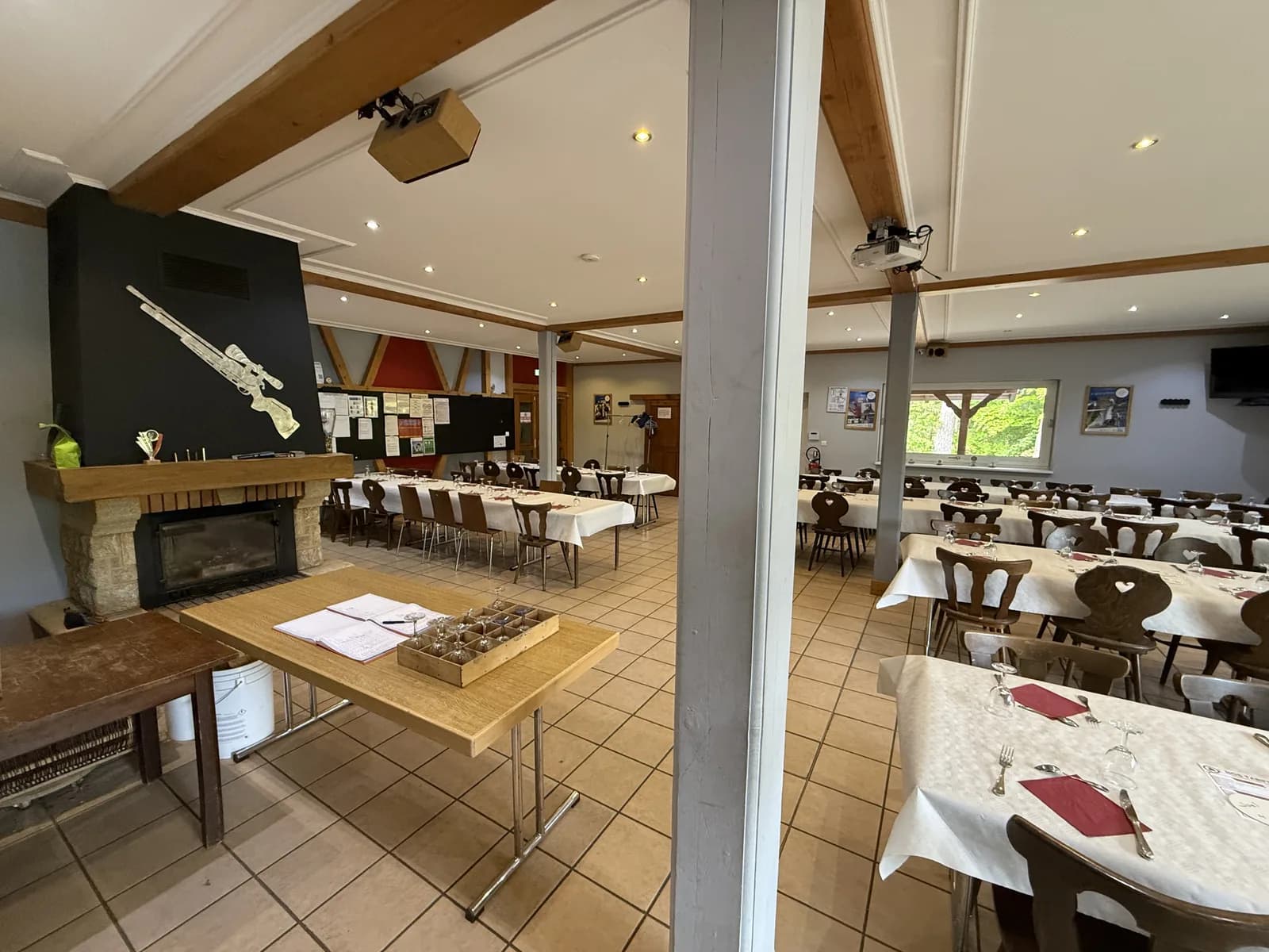 Coin cheminée du club-house